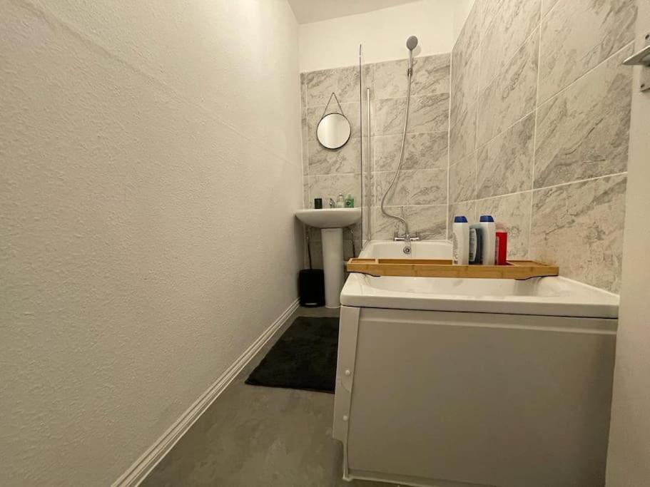 Comfy 2 Bedroom On Tower Bridge London Eksteriør billede