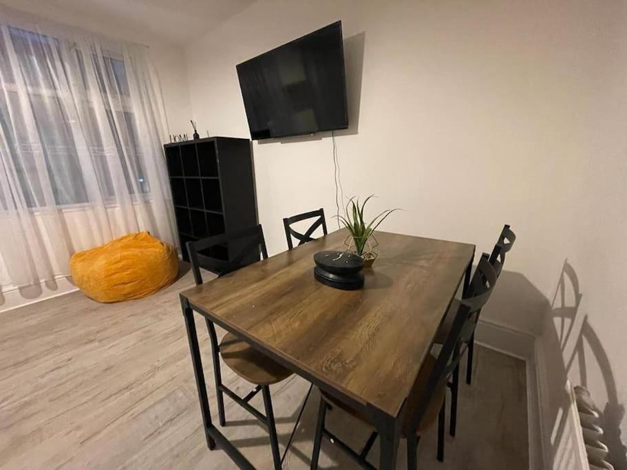Comfy 2 Bedroom On Tower Bridge London Eksteriør billede