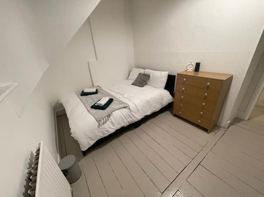 Comfy 2 Bedroom On Tower Bridge London Eksteriør billede