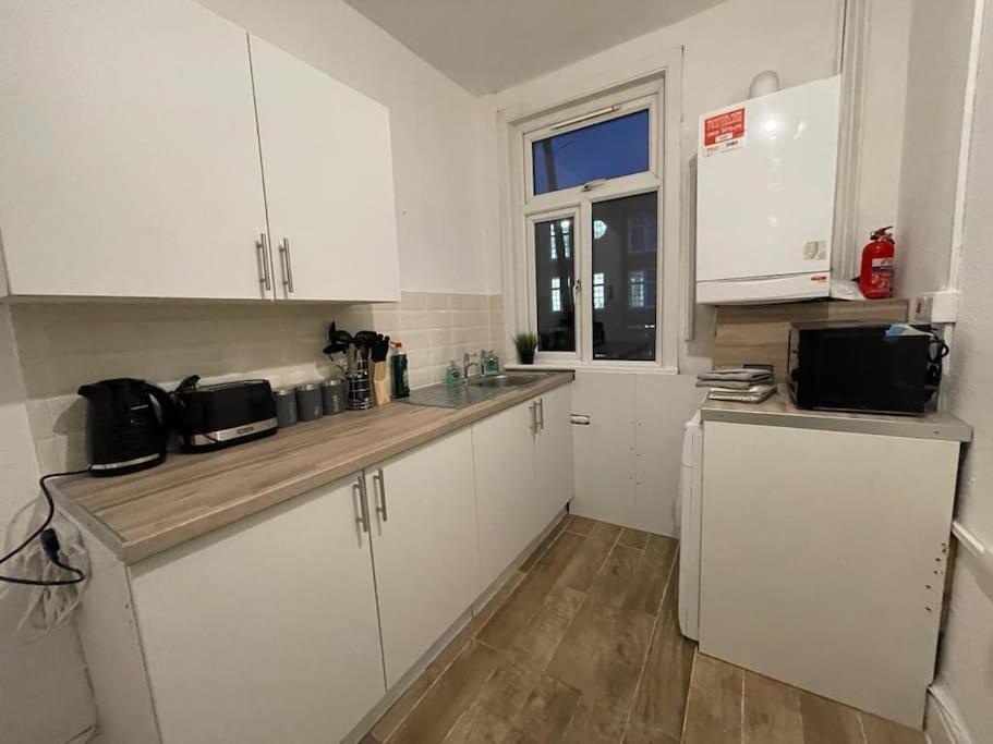Comfy 2 Bedroom On Tower Bridge London Eksteriør billede